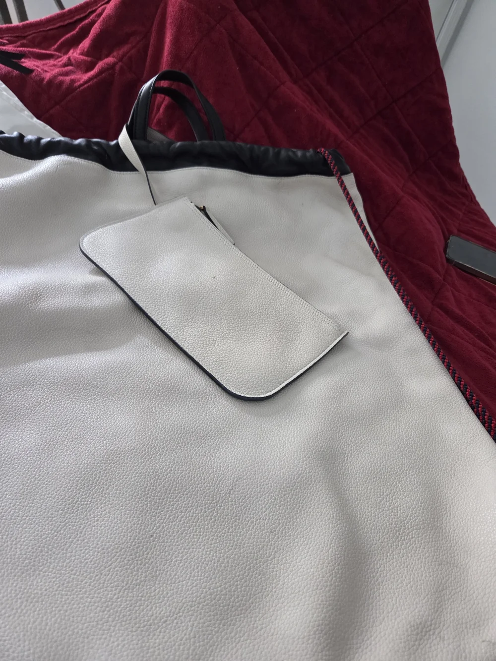Gucci White Logo Canvas Tote Bag with Green-Red Stripe